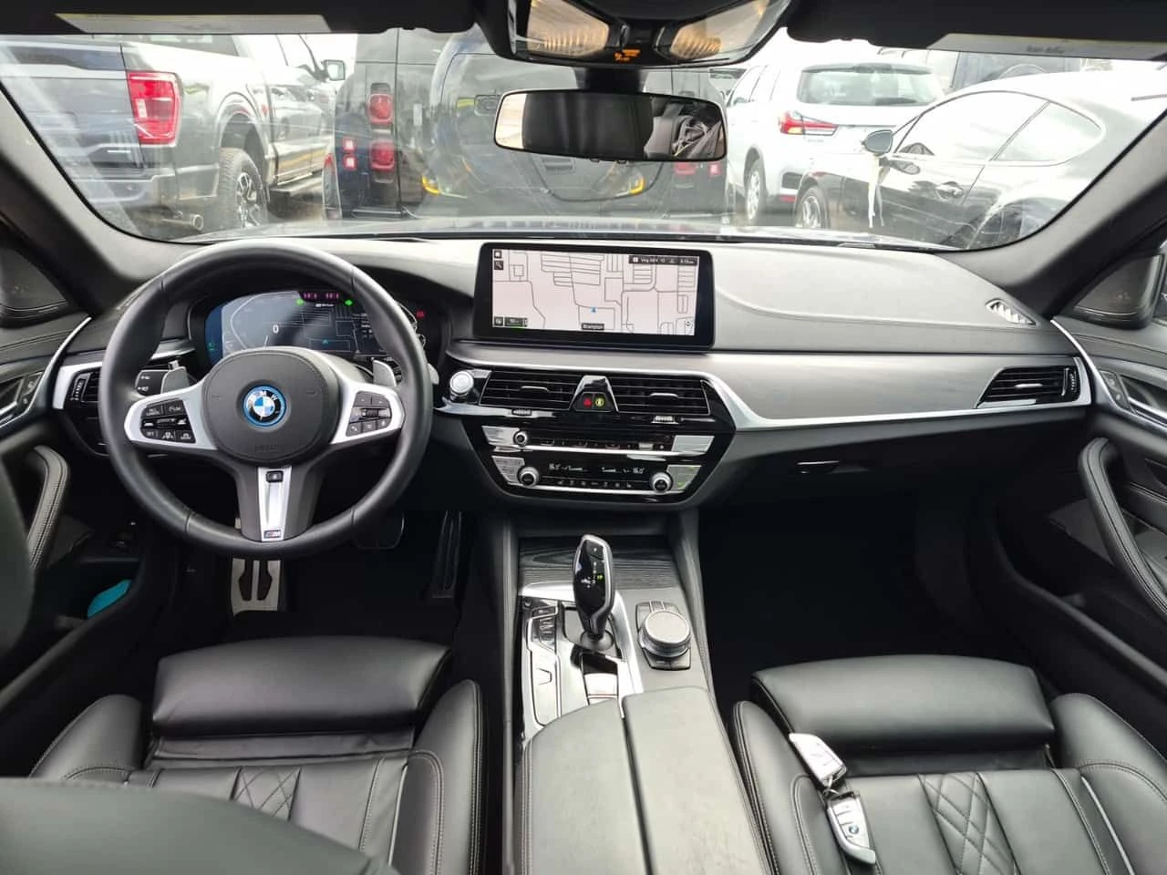 BMW 530E XDRIVE| PANORAMA| ПАМЕТ| 2 КЛЮЧА| , снимка 8 - Автомобили и джипове - 54225113