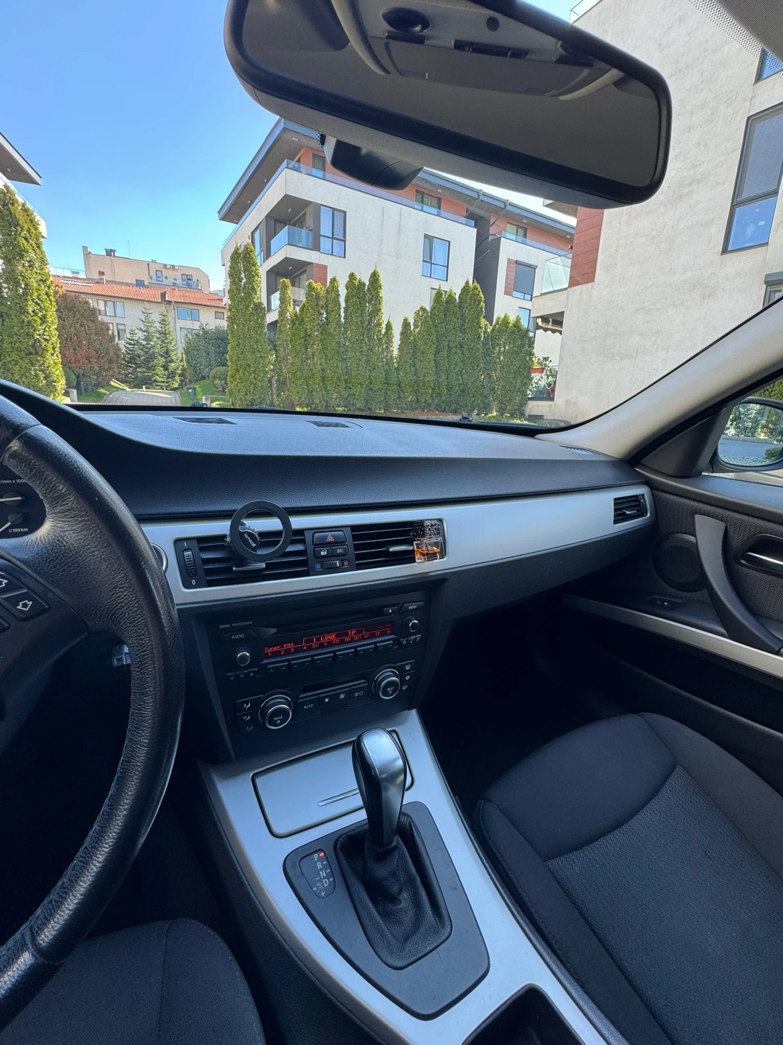 BMW 320 Facelift * Автомат, снимка 9 - Автомобили и джипове - 54348144