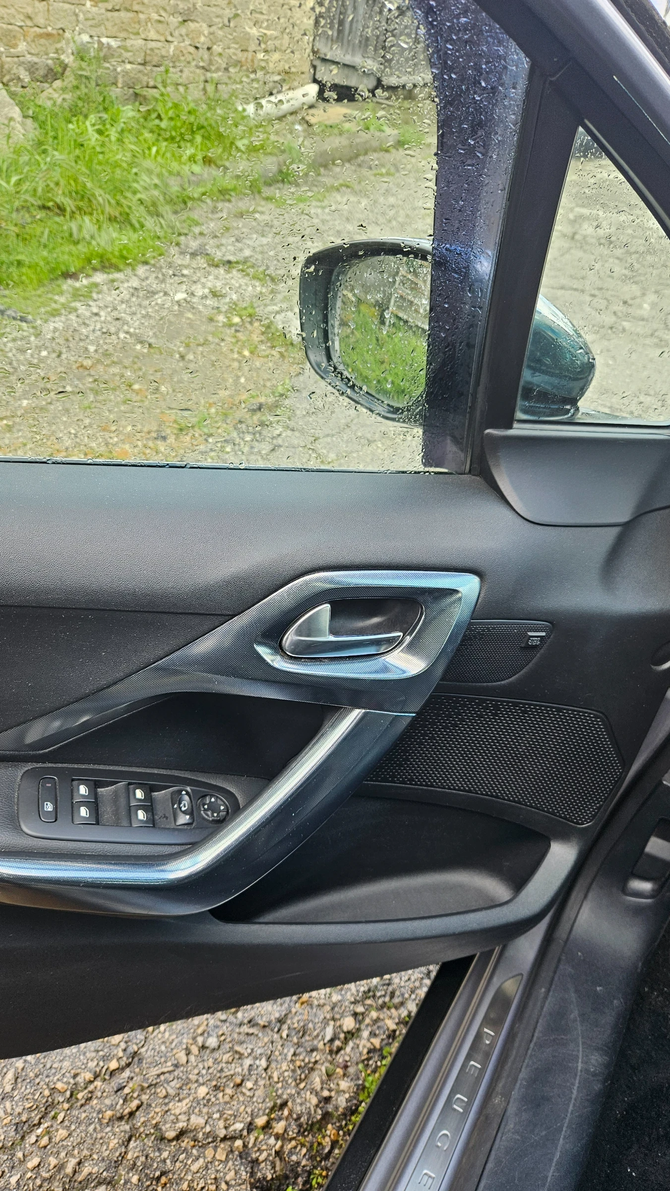 Peugeot 2008, снимка 13 - Автомобили и джипове - 54722875