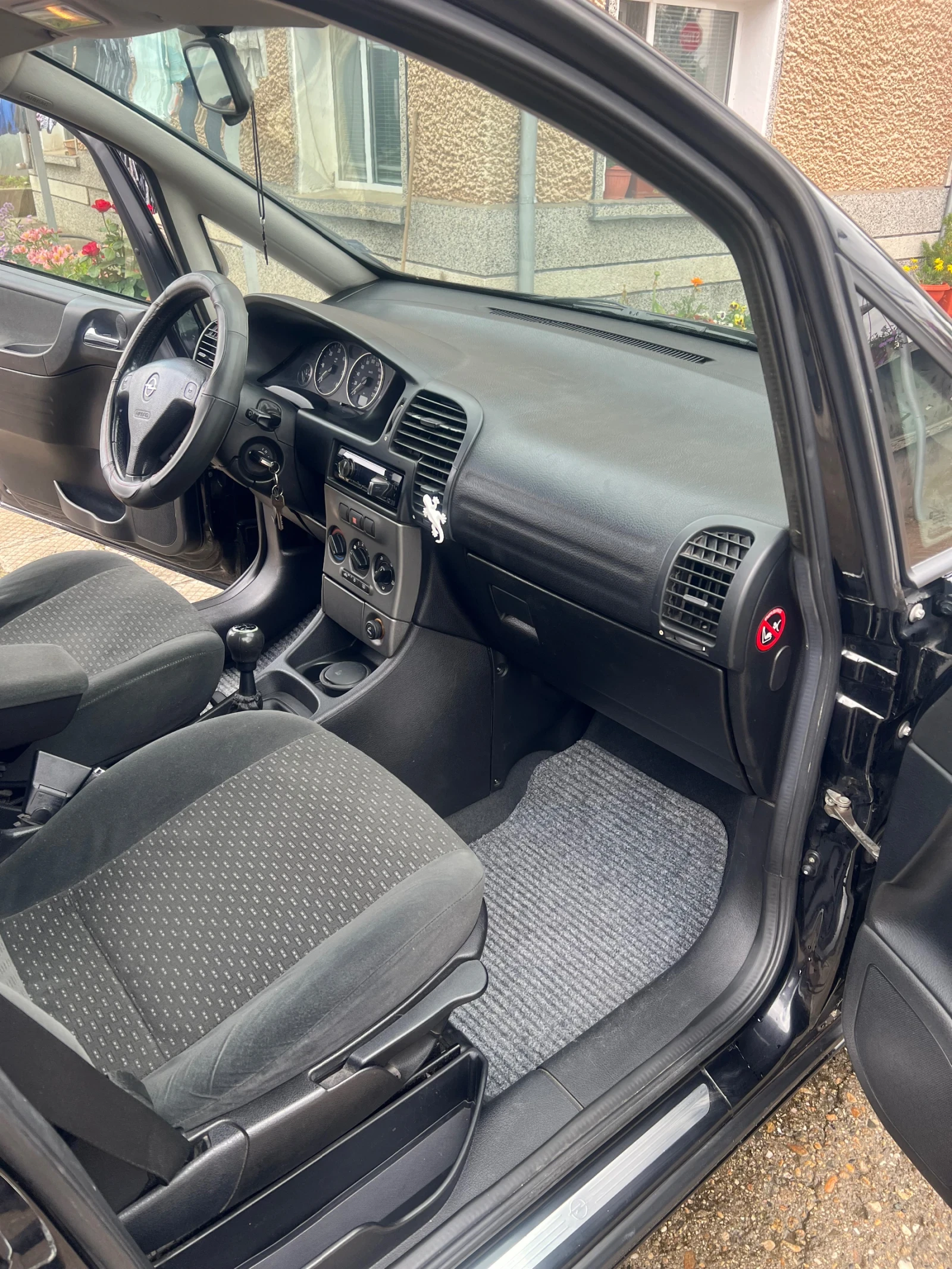 Opel Zafira 2.0, снимка 2 - Автомобили и джипове - 54914786