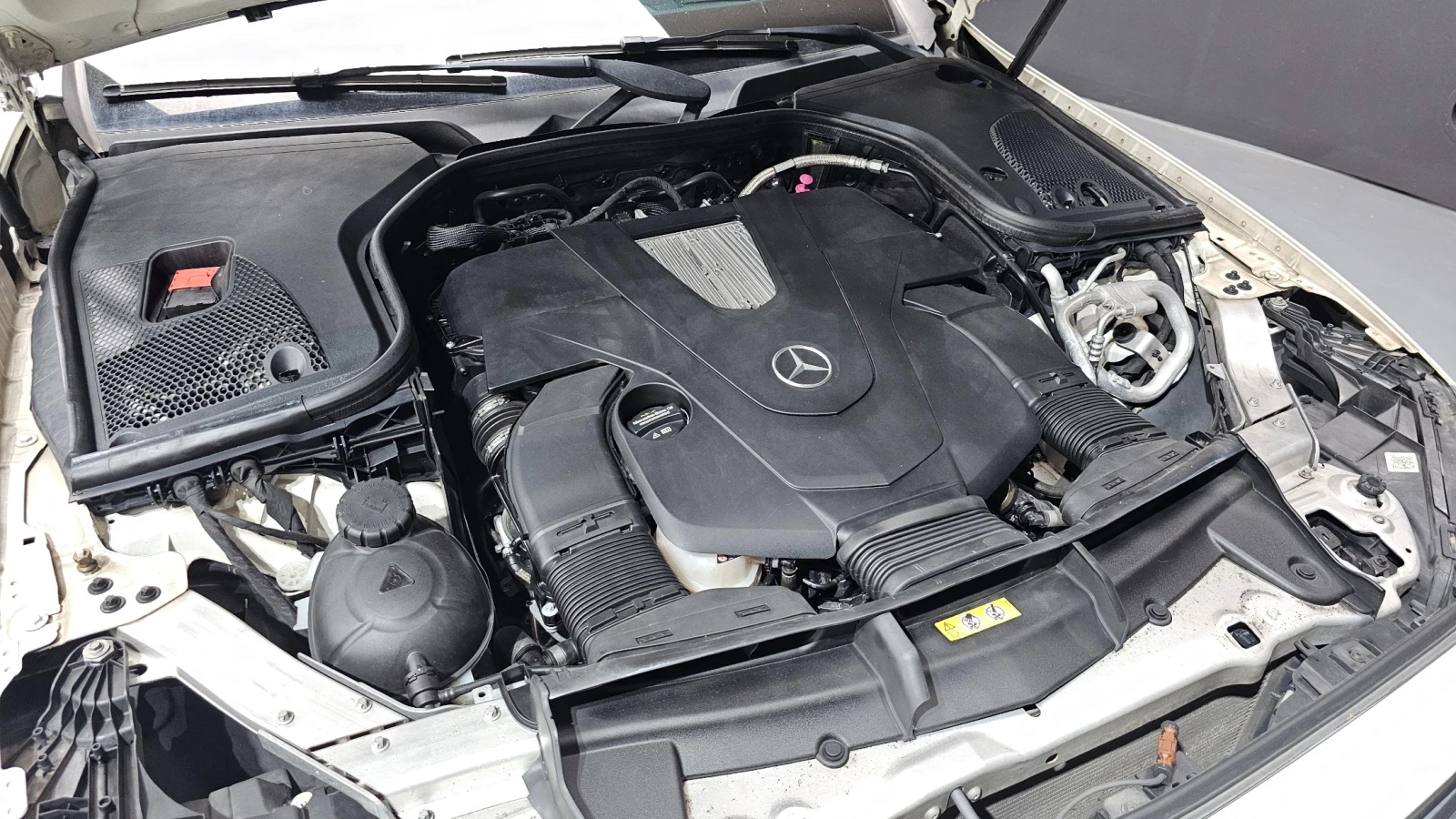 Mercedes-Benz E 400 4MATIC Coupe | HUD | 360  | Burmester, снимка 6 - Автомобили и джипове - 55279193