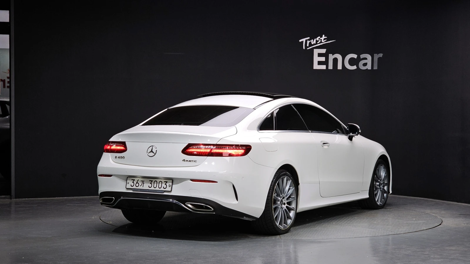 Mercedes-Benz E 400 4MATIC Coupe | HUD | 360  | Burmester, снимка 2 - Автомобили и джипове - 55279193