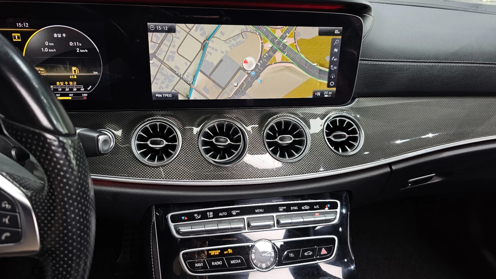 Mercedes-Benz E 400 4MATIC Coupe | HUD | 360  | Burmester, снимка 12 - Автомобили и джипове - 55279193