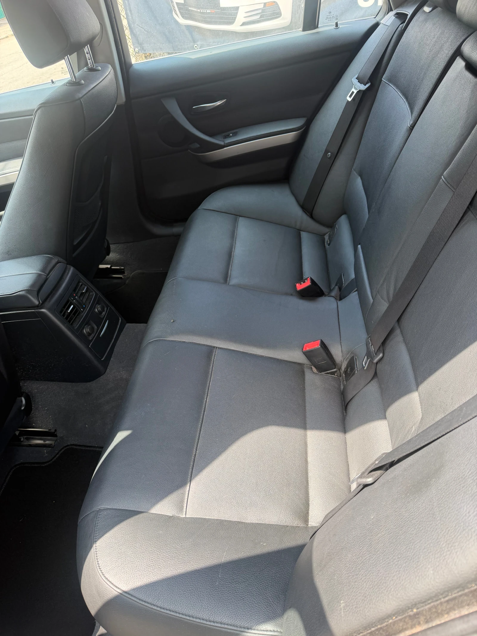 BMW 330 330d - Xenon - Swiss , снимка 8 - Автомобили и джипове - 55661192