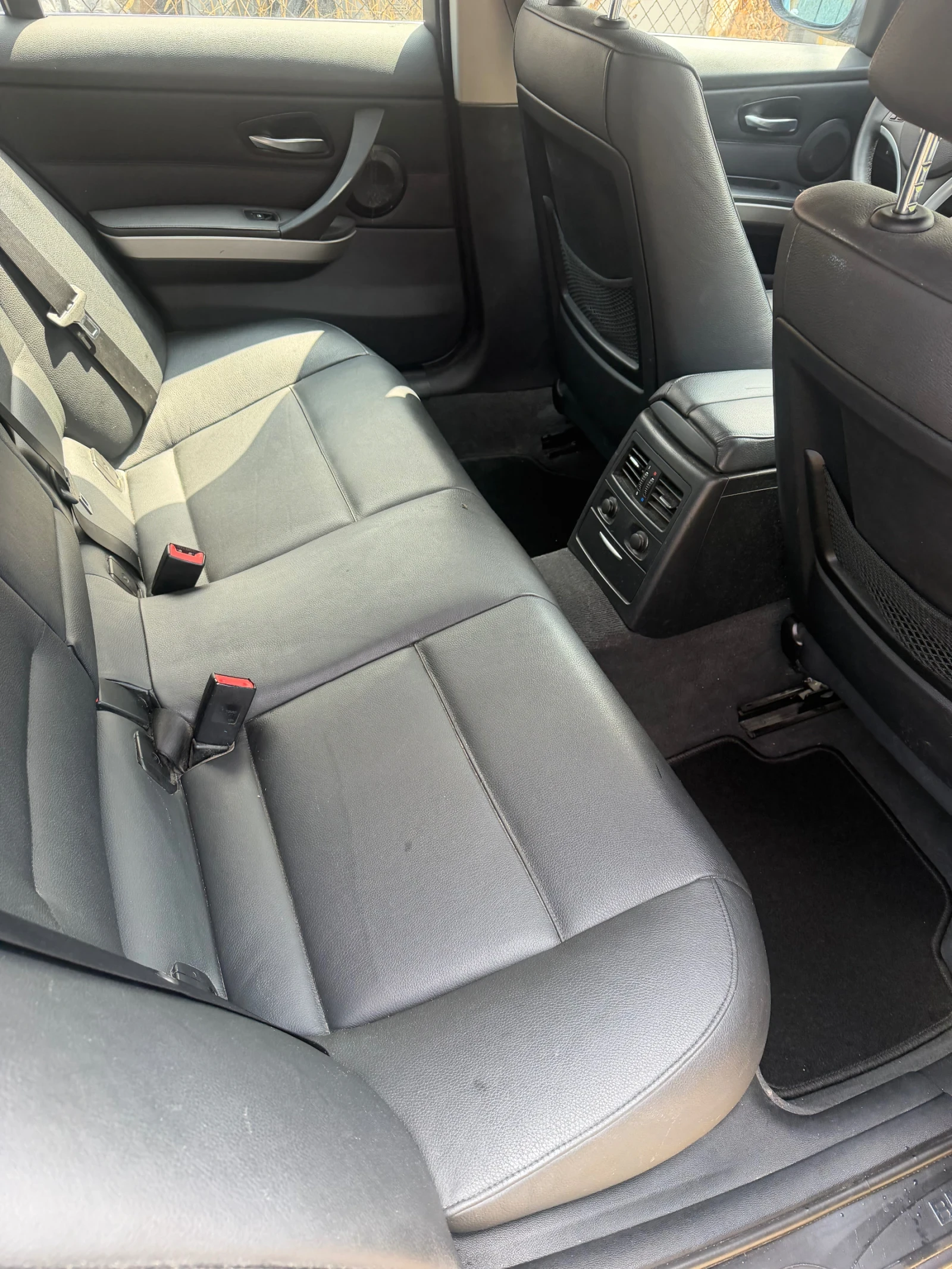 BMW 330 330d - Xenon - Swiss , снимка 9 - Автомобили и джипове - 55661192