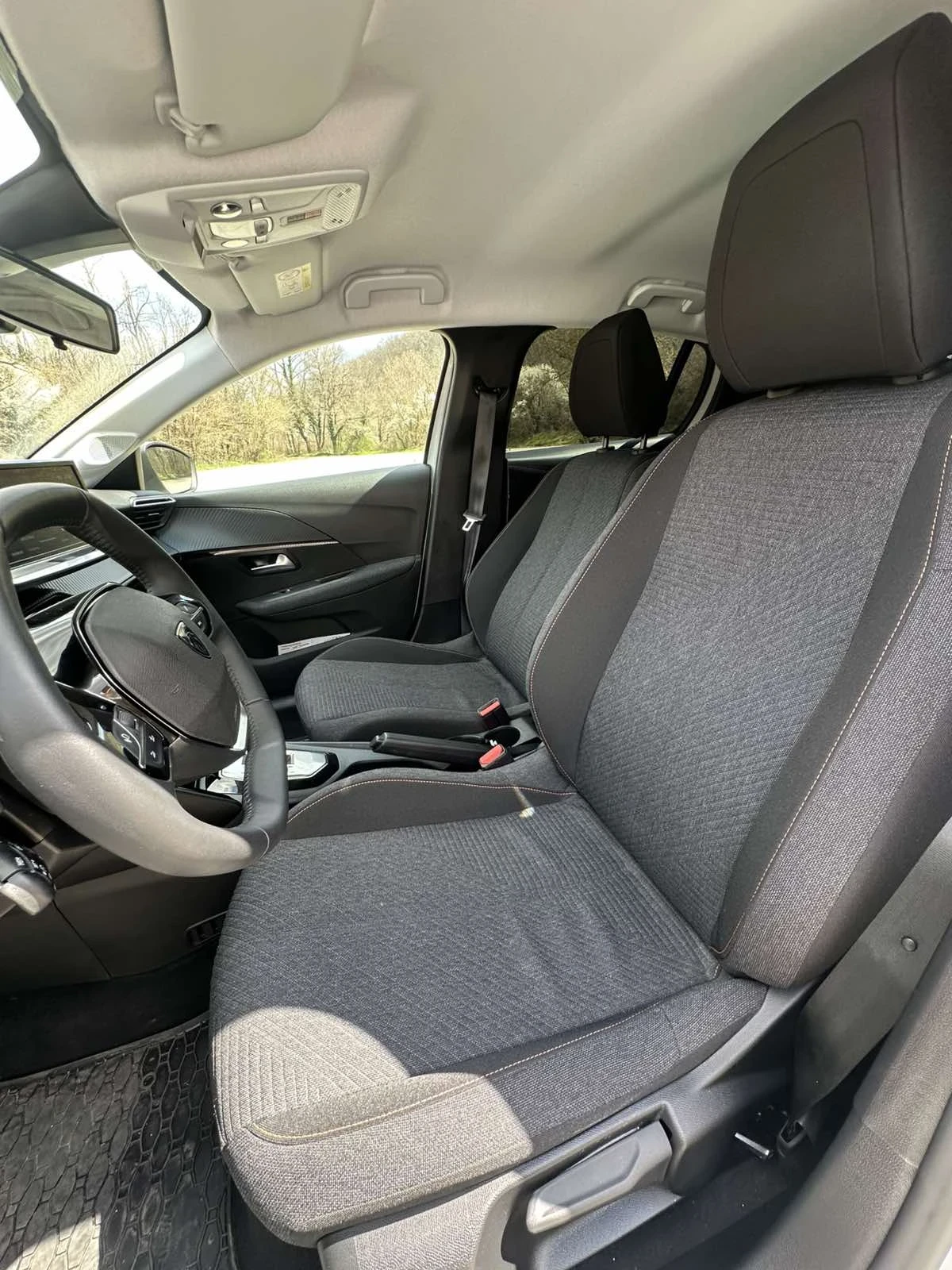 Peugeot 208 1.2 110к.с хибрид, снимка 6 - Автомобили и джипове - 56123948