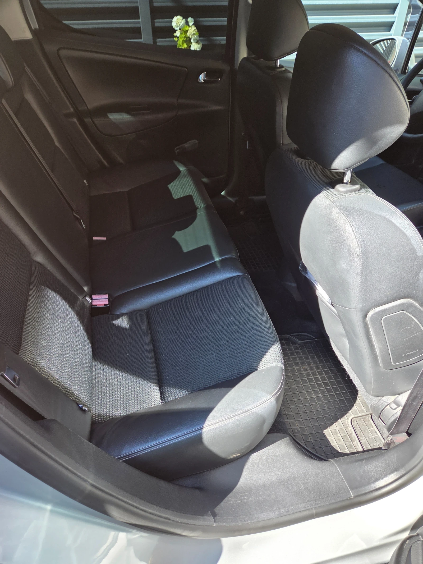 Peugeot 207 1.6 92к.с , снимка 8 - Автомобили и джипове - 56123948