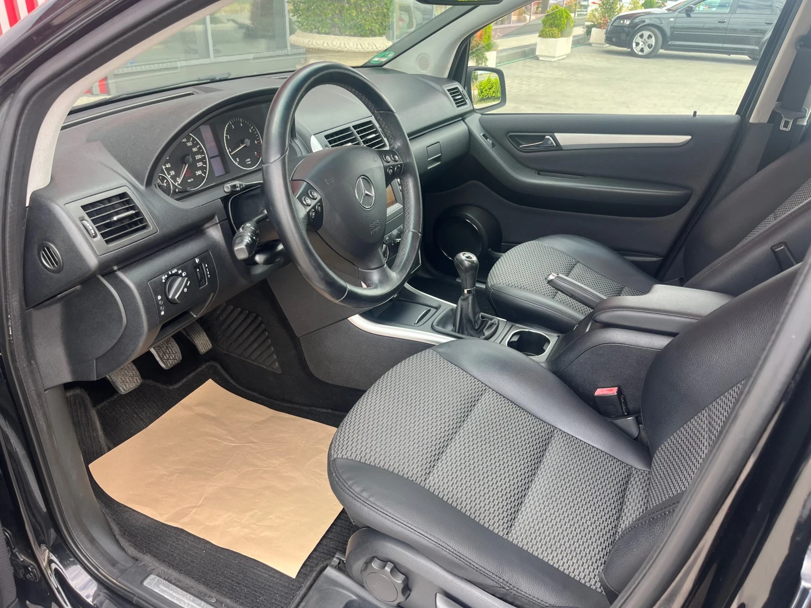 Mercedes-Benz A 160 Подгрев/Панорама, снимка 7 - Автомобили и джипове - 56185154