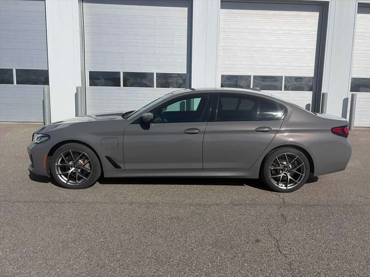 BMW 530E * xDrive * CARFAX * M Package * SOFT CLOSE * , снимка 3 - Автомобили и джипове - 56447021