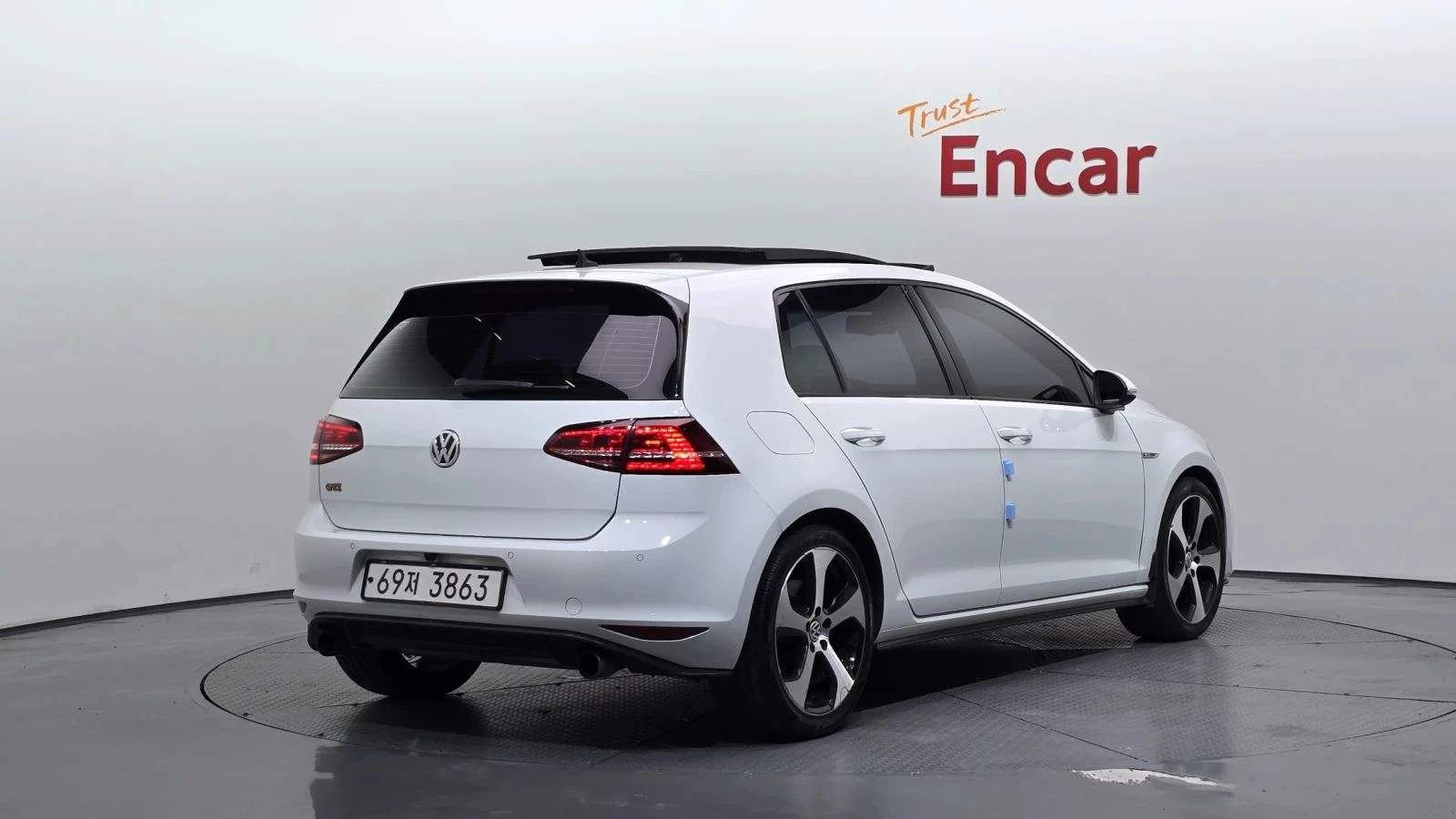VW Golf, снимка 2 - Автомобили и джипове - 56689659