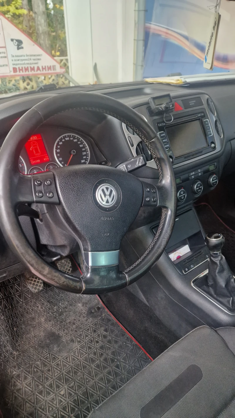 VW Tiguan, снимка 2 - Автомобили и джипове - 48068561