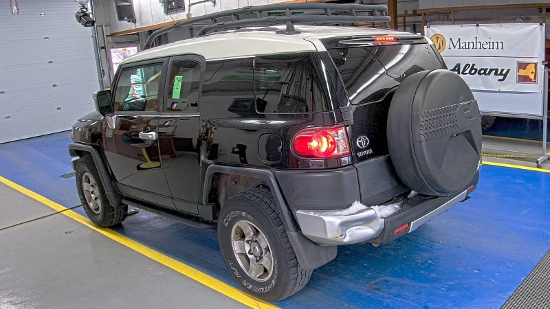 Toyota Fj cruiser Крайна Цена 22600 до София, снимка 4 - Автомобили и джипове - 48619990