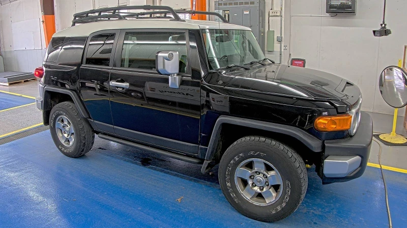 Toyota Fj cruiser Крайна Цена 22600 до София, снимка 3 - Автомобили и джипове - 48619990