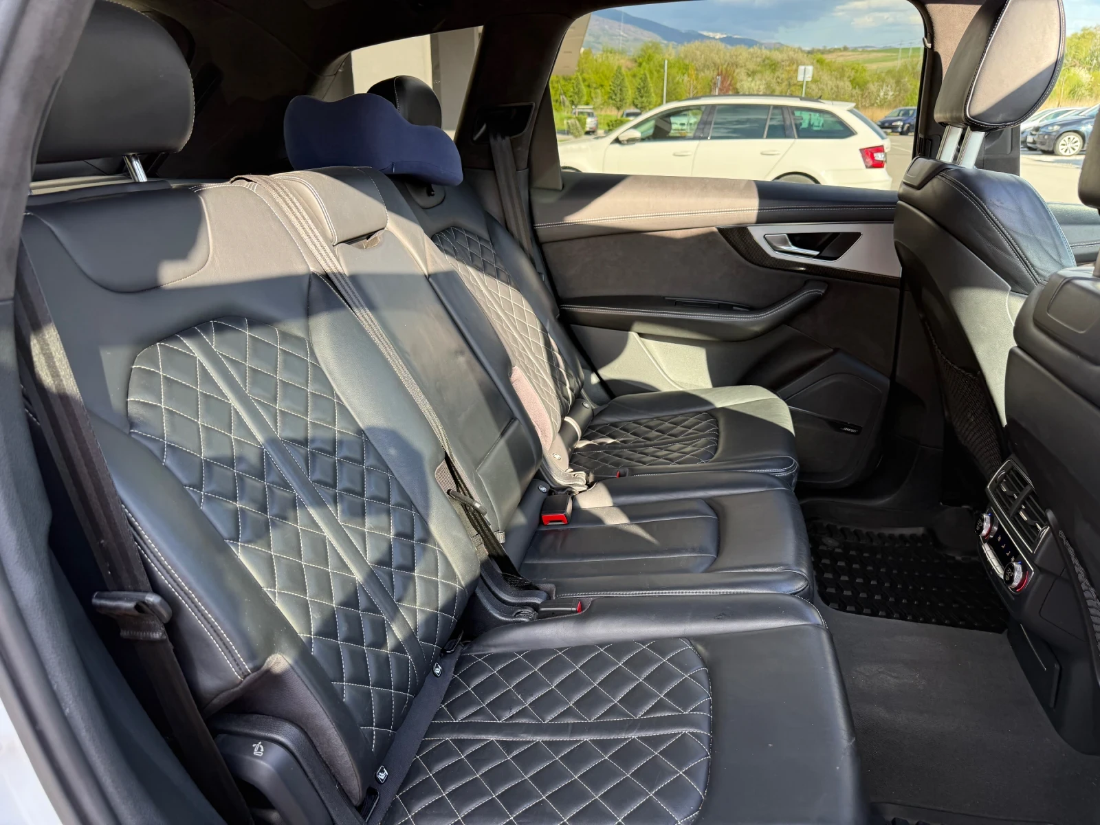 Audi SQ7 4.0* V8* 435hp* Panorama* ACC* 360* BOSE* , снимка 14 - Автомобили и джипове - 54360382