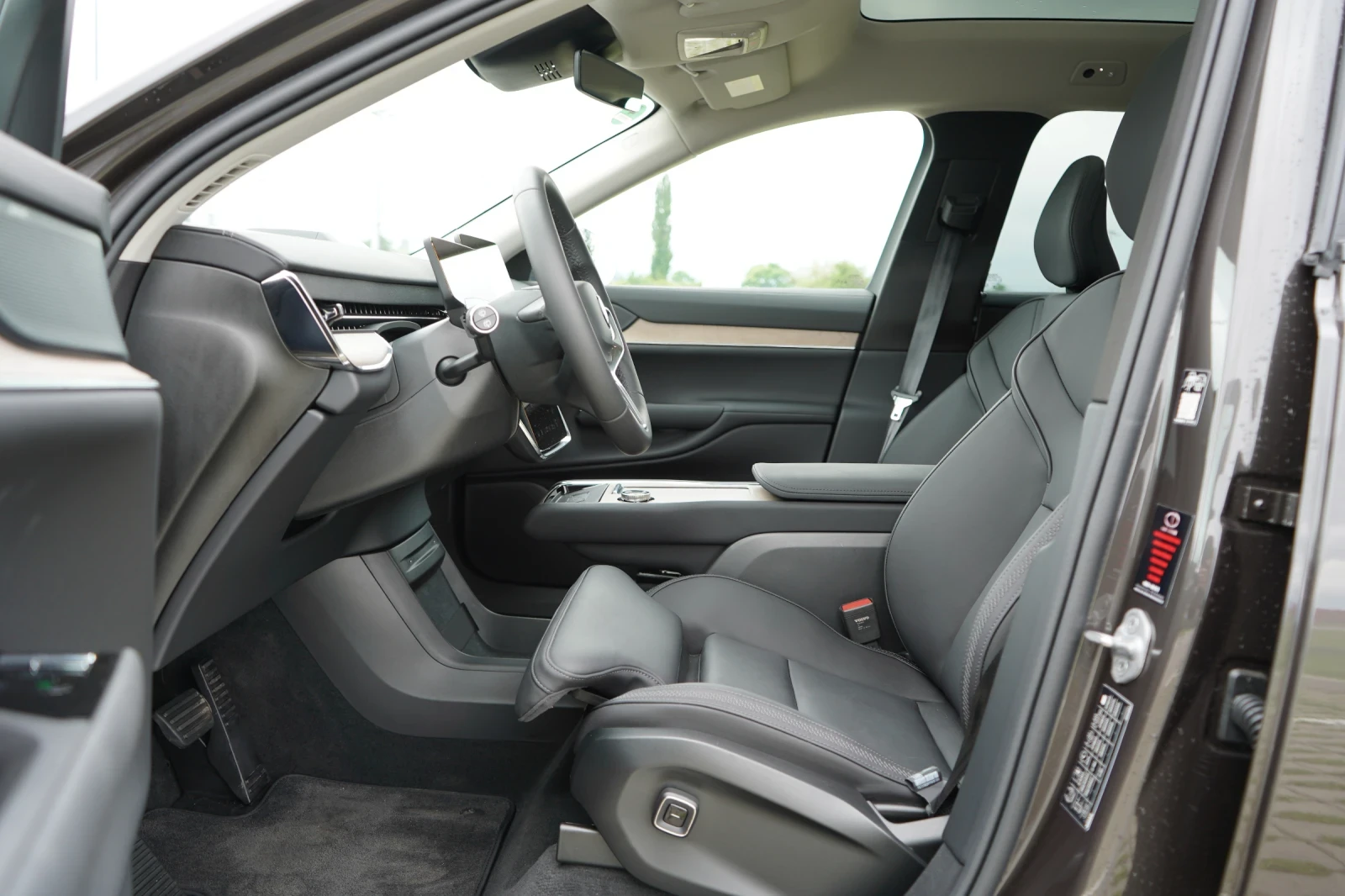 Volvo EX90 ULTRA PERFORMANCE* AWD* 6+ 1* DISTR* HUD* 360 CAM*, снимка 8 - Автомобили и джипове - 54590509