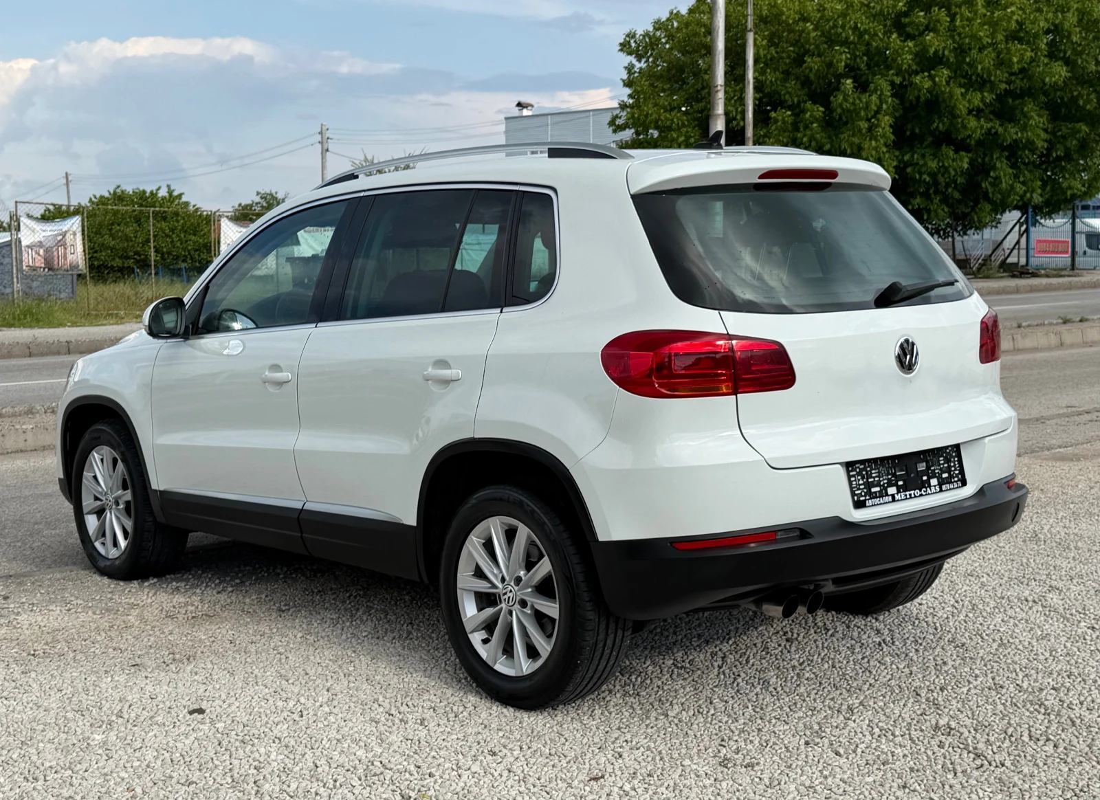 VW Tiguan 2.0TDI* 4x4* АВТОМАТ, снимка 2 - Автомобили и джипове - 54671964