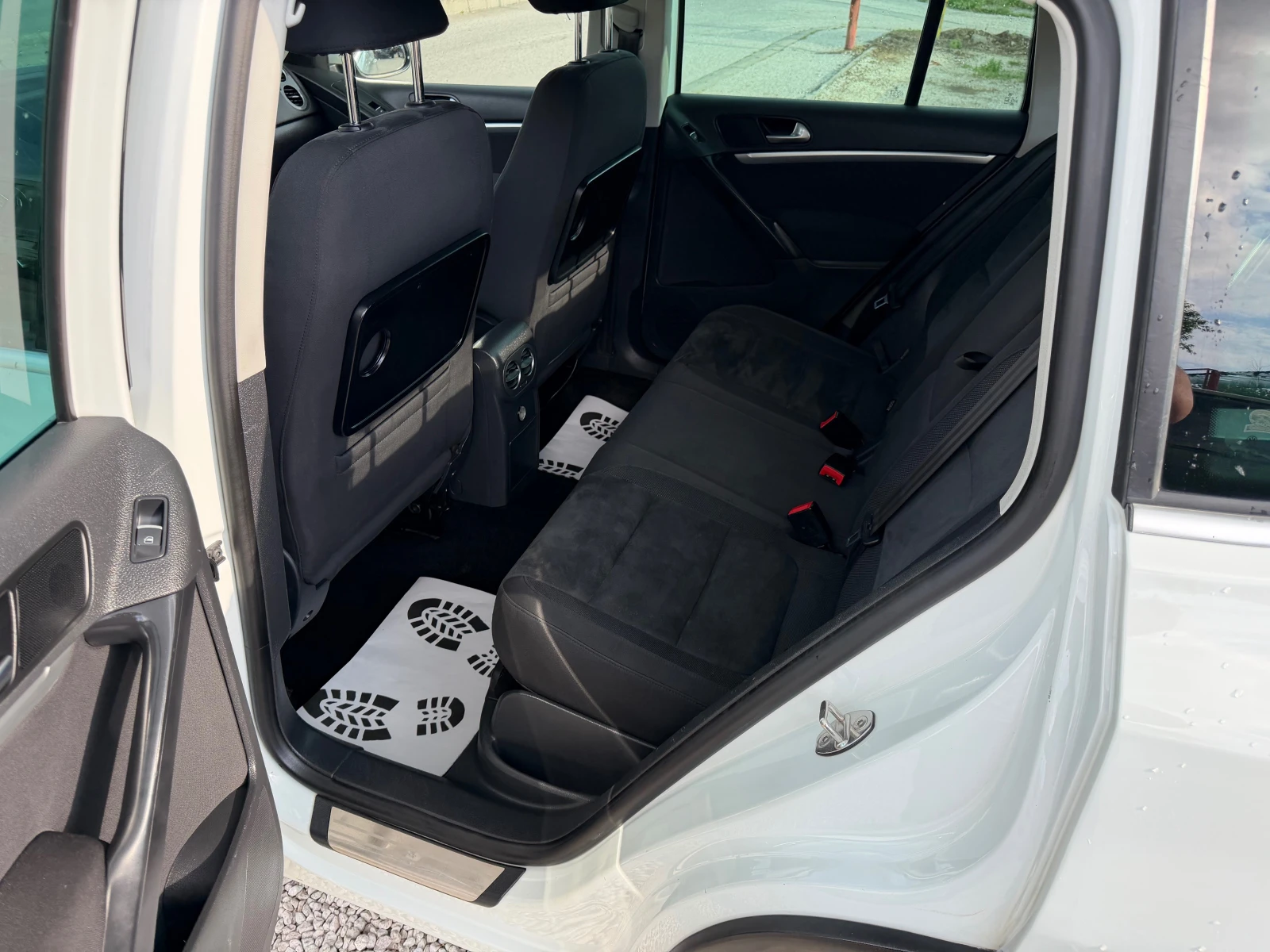 VW Tiguan 2.0TDI* 4x4* АВТОМАТ, снимка 11 - Автомобили и джипове - 54671964