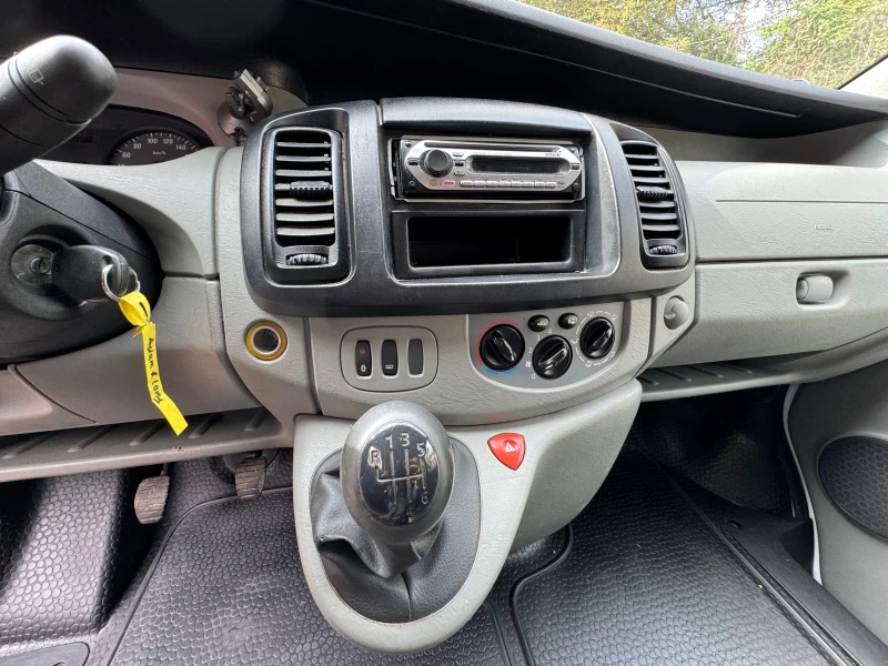 Opel Vivaro 2.0CDTI КЛИМАТИК ДЪЛГА БАЗА, снимка 9 - Бусове и автобуси - 47618539