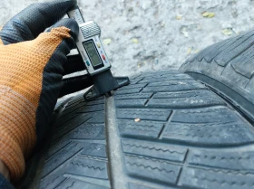 Гуми Зимни 295/40R20, снимка 3