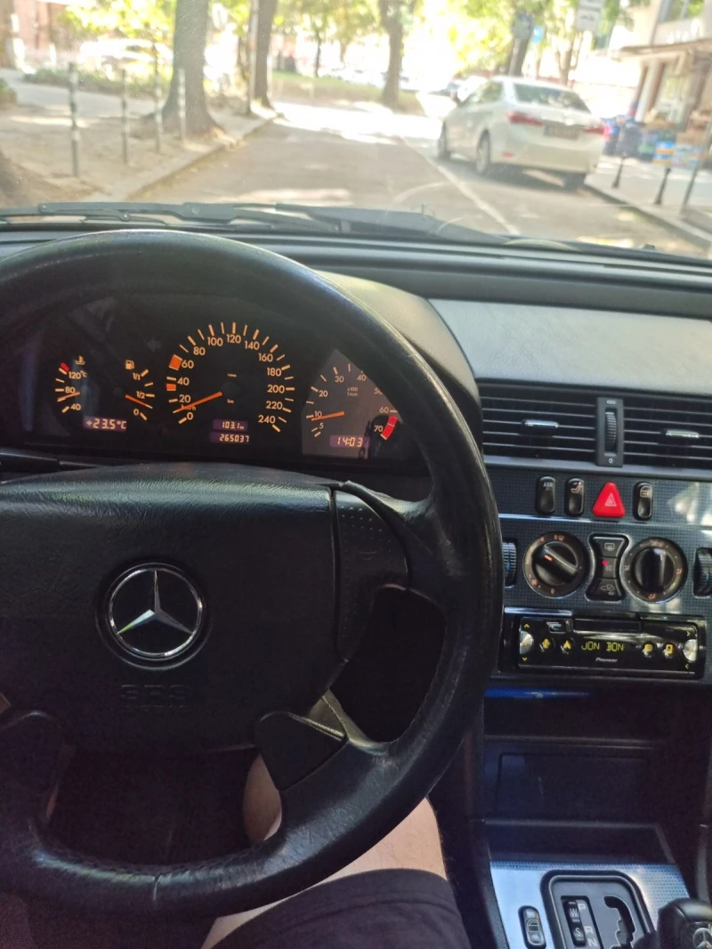 Mercedes-Benz C 200 2.0, снимка 11 - Автомобили и джипове - 47330755