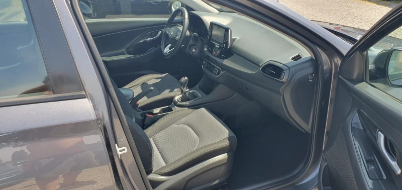 Hyundai I30 1.6 CRDI- NAVI, снимка 15 - Автомобили и джипове - 50150406