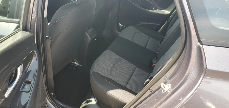 Hyundai I30 1.6 CRDI- NAVI, снимка 12 - Автомобили и джипове - 50150406