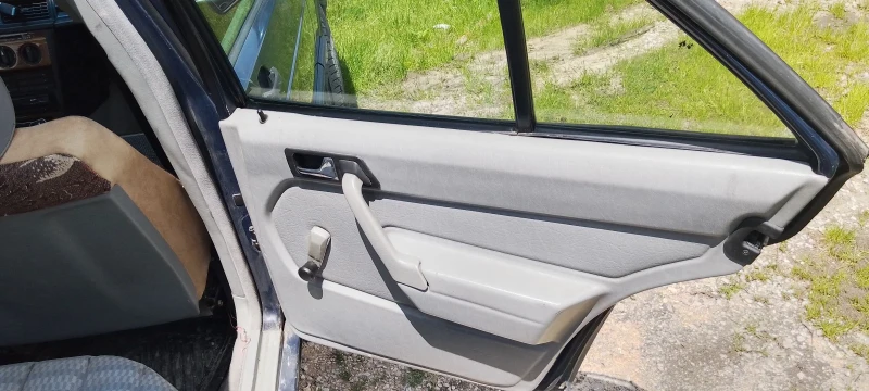 Mercedes-Benz 190 Бензинова , снимка 11 - Автомобили и джипове - 52310695