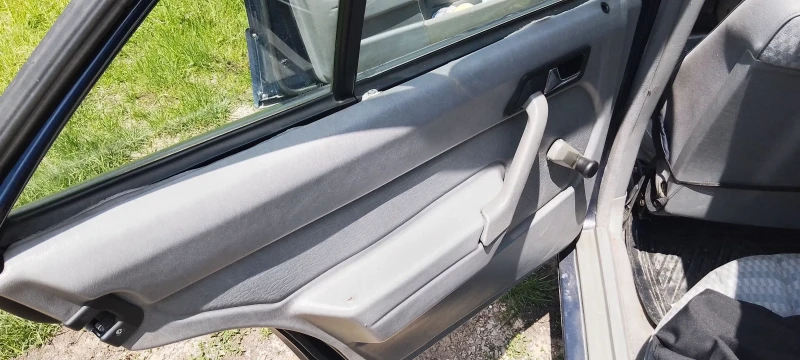 Mercedes-Benz 190 Бензинова , снимка 9 - Автомобили и джипове - 52310695