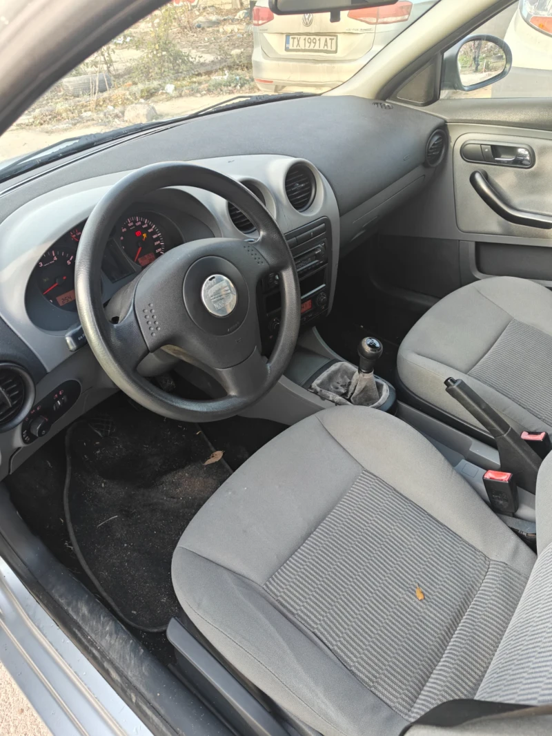 Seat Ibiza 1.4, снимка 8 - Автомобили и джипове - 52841208
