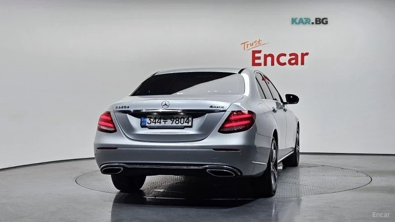 Mercedes-Benz E 220 * Пано* KEYLESS* ПОДГРЕВ* КАМЕРА* LED* , снимка 2 - Автомобили и джипове - 55138884