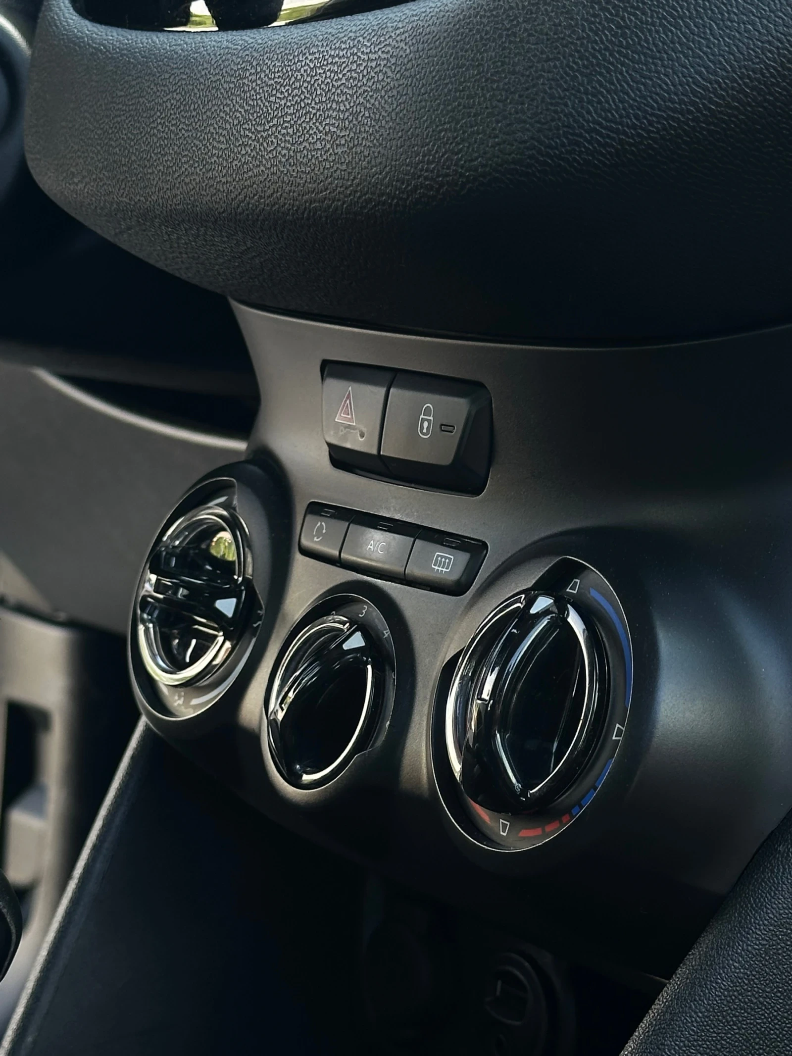 Peugeot 208 1.4 HDI - изображение 10