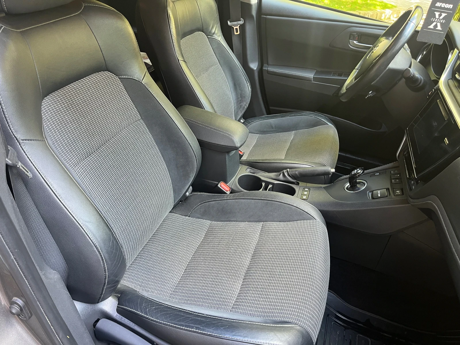 Toyota Auris HYBRID ГАРАНЦИЯ - изображение 10