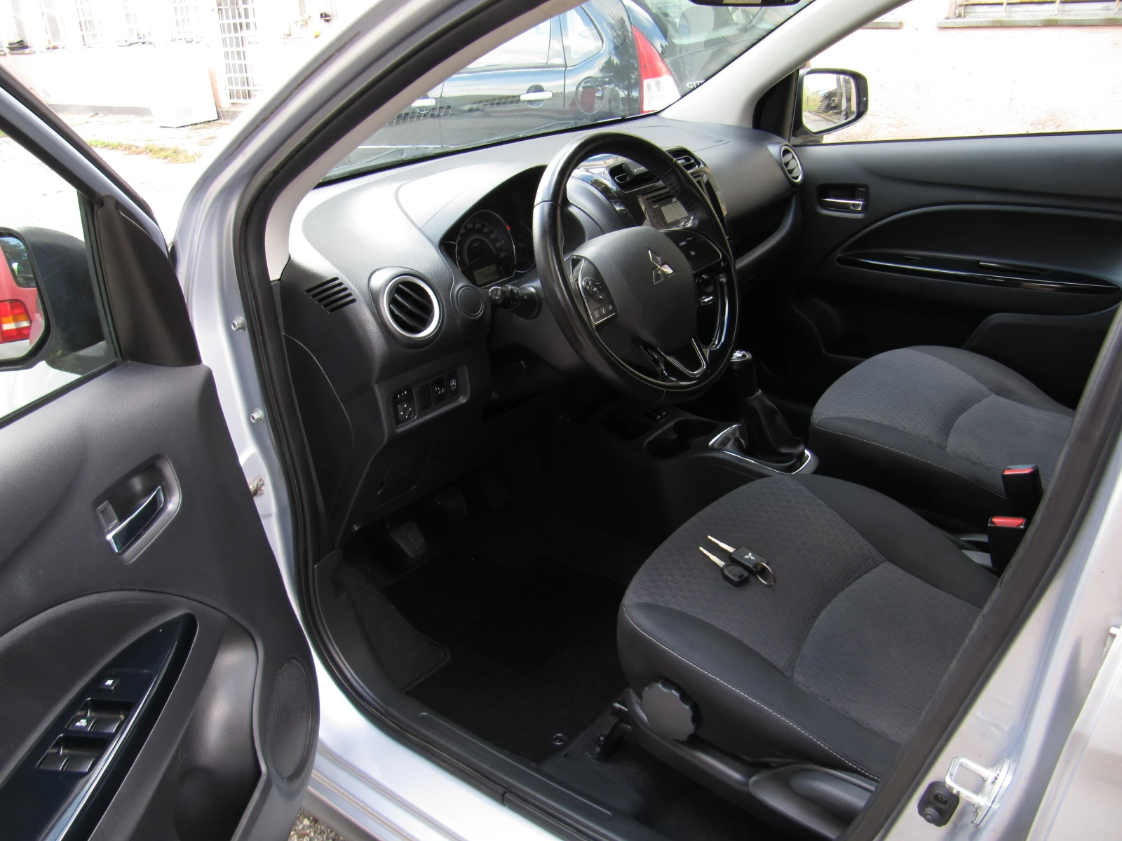 Mitsubishi Space star 1.2i Klima euro6 - изображение 9