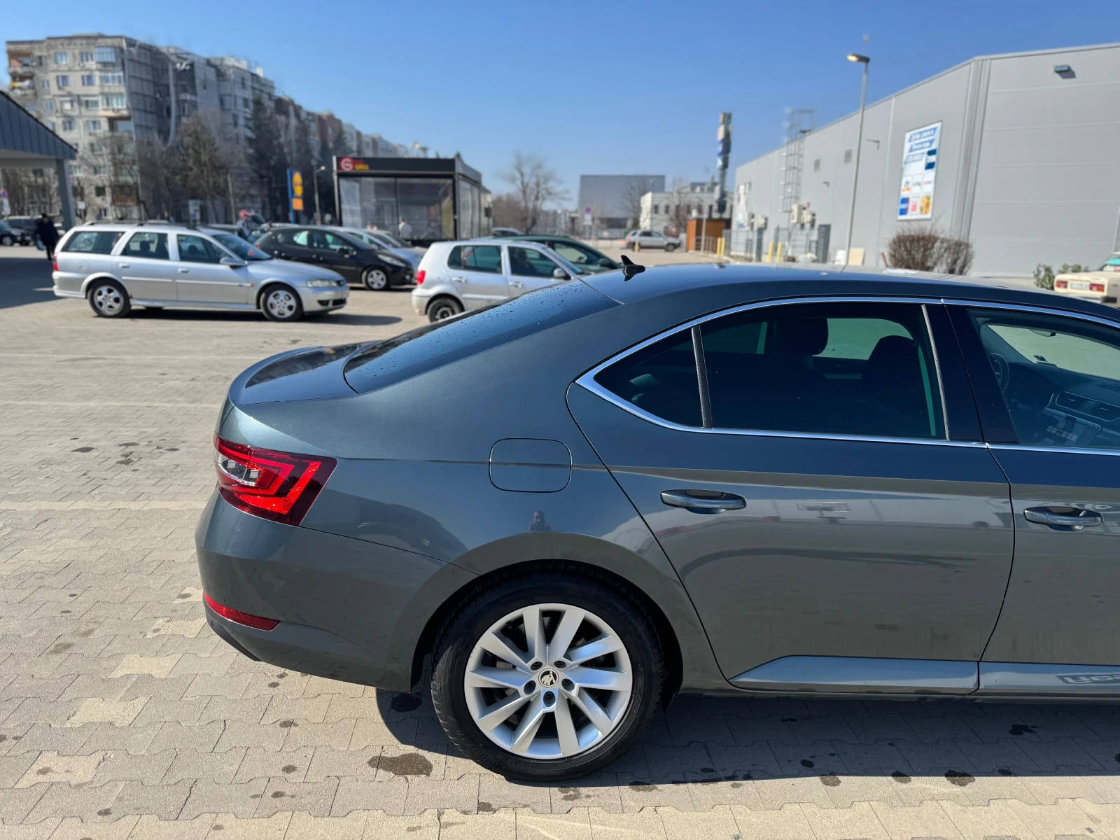 Skoda Superb, снимка 9 - Автомобили и джипове - 53844402