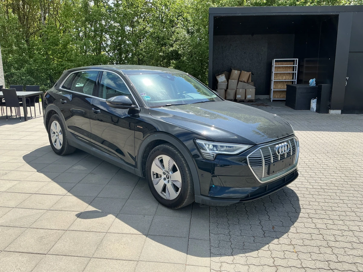 Audi E-Tron 50 - Electric
