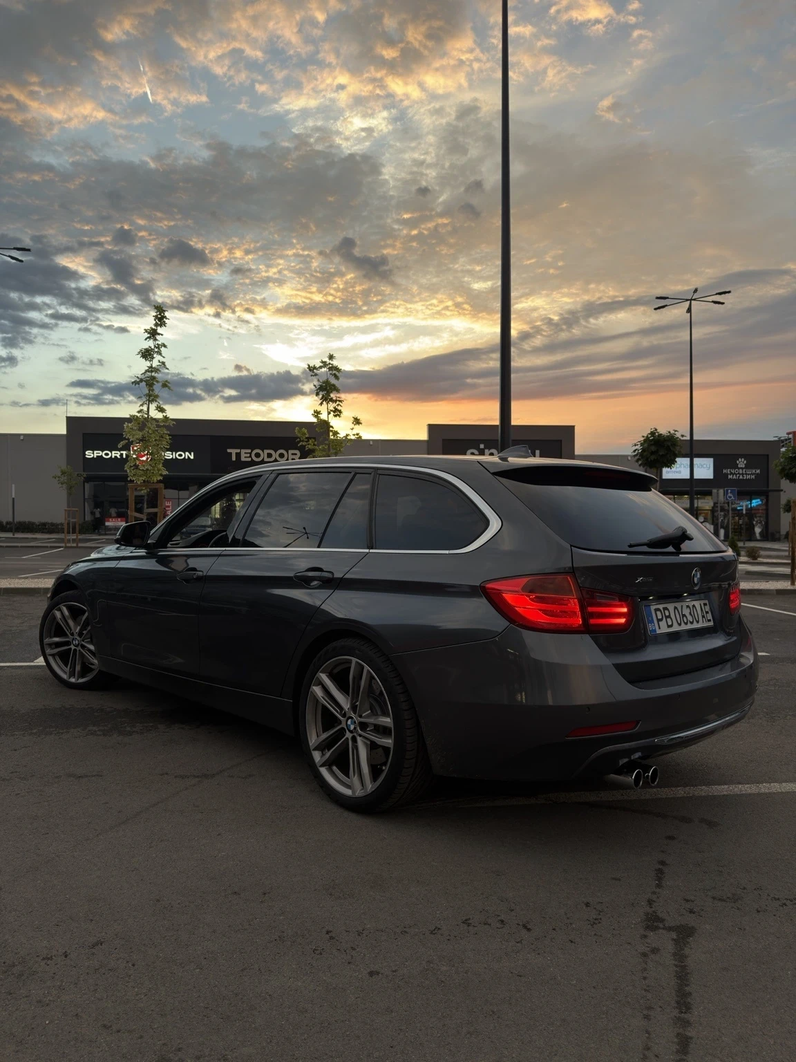 BMW 330 Luxury , снимка 3 - Автомобили и джипове - 55369338