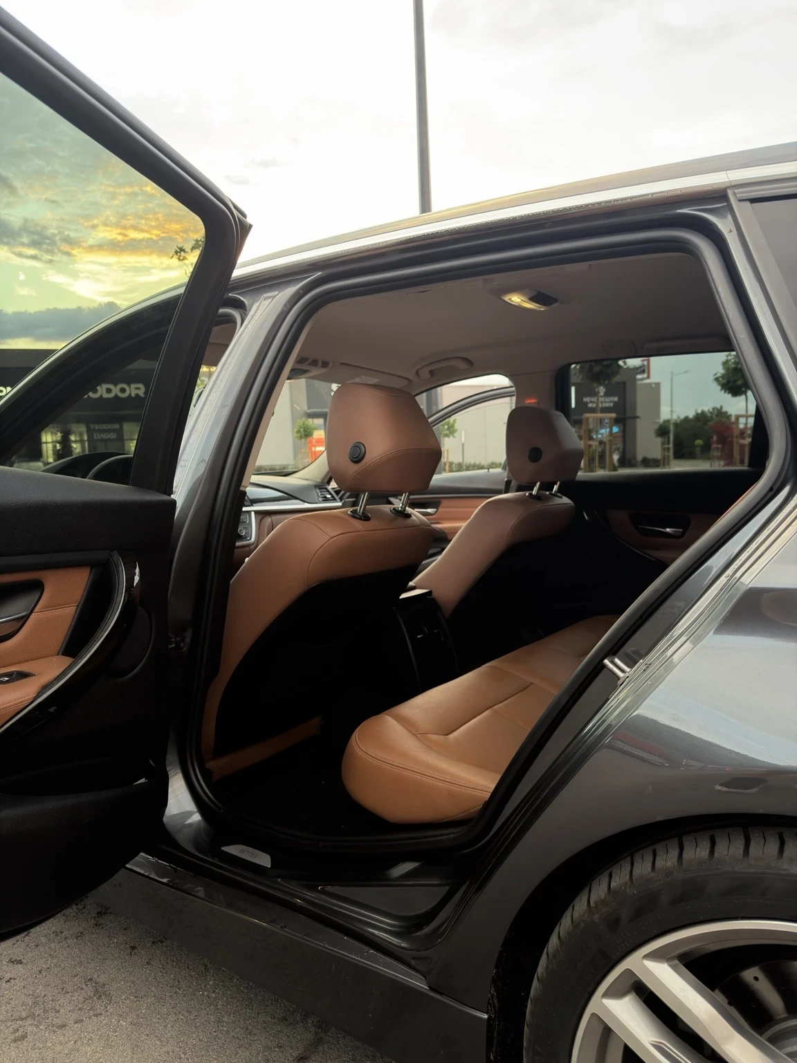 BMW 330 Luxury , снимка 13 - Автомобили и джипове - 55369338