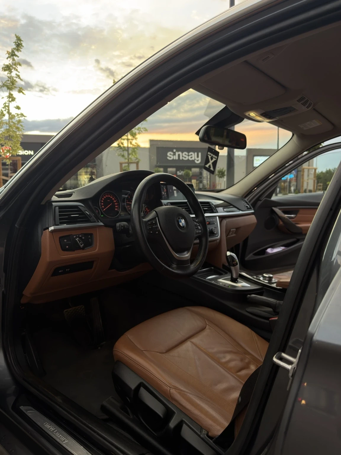 BMW 330 Luxury , снимка 12 - Автомобили и джипове - 55369338