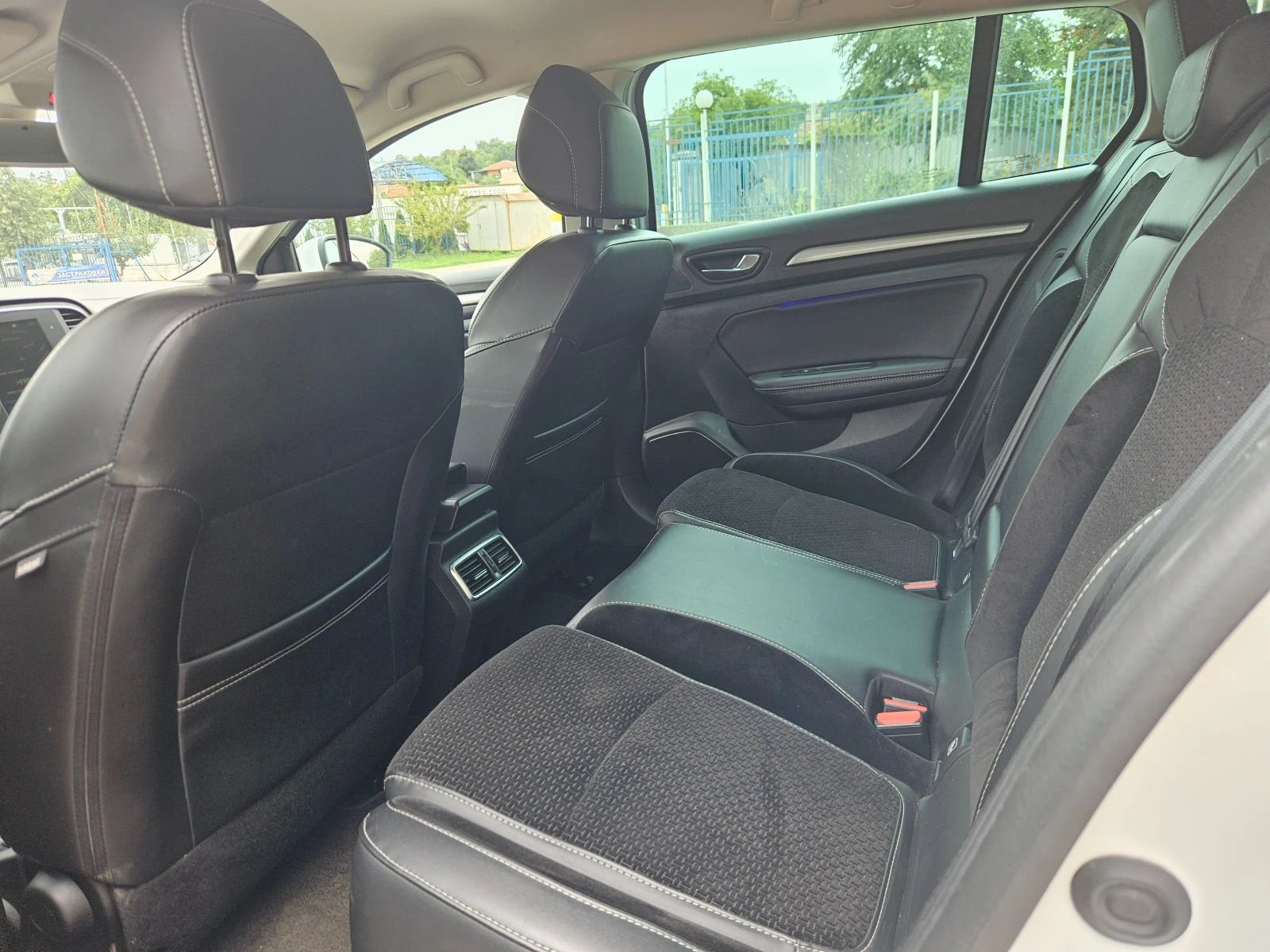 Renault Megane 1.3 Tce/140к.с./Intense, снимка 11 - Автомобили и джипове - 55374894