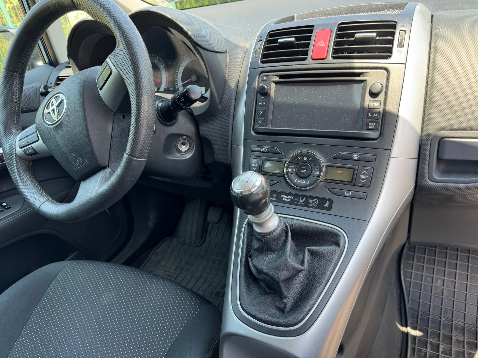 Toyota Auris, снимка 6 - Автомобили и джипове - 55411846