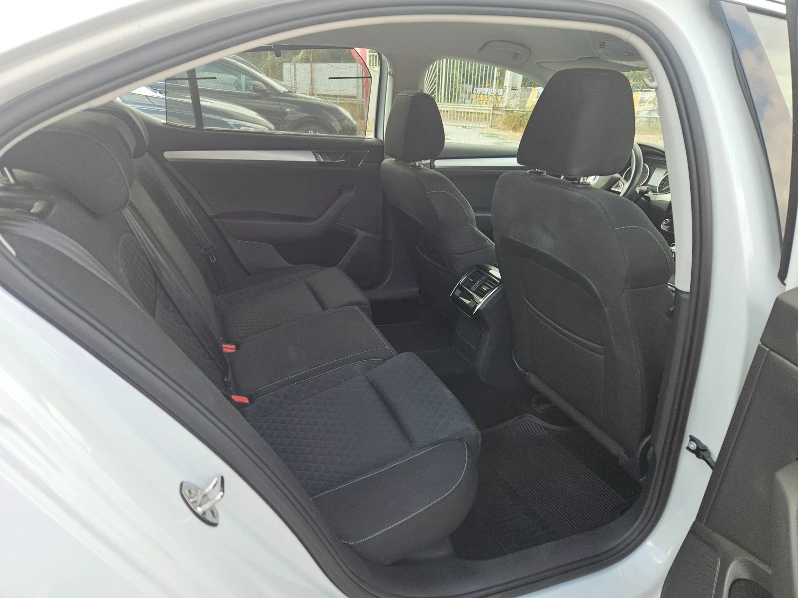 Skoda Superb 1.5i-150k.c, снимка 9 - Автомобили и джипове - 56049584