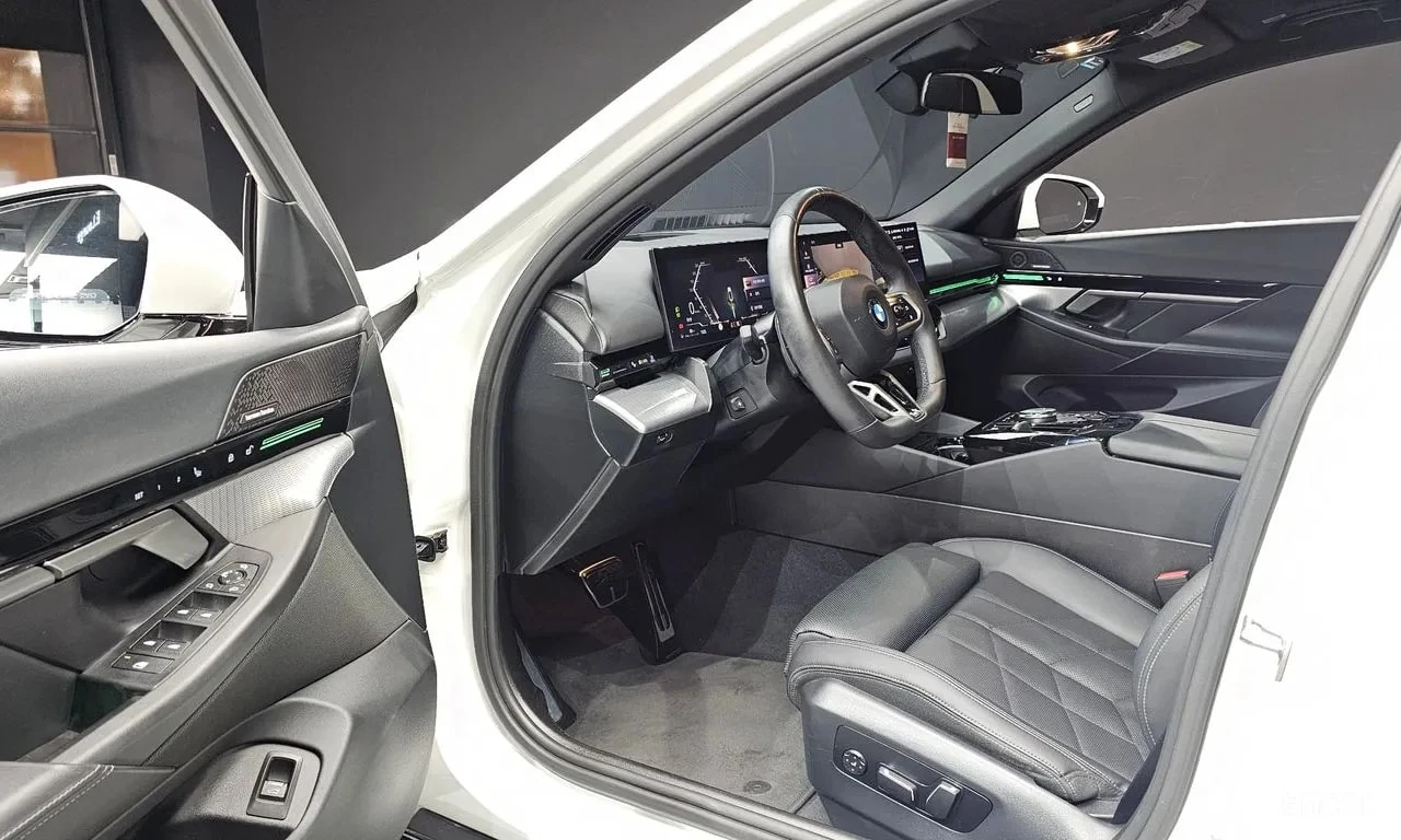 BMW 520 XDRIVE20D * M SPORT* ФИКСИРАНА ЦЕНА ДО БЪЛГАРИЯ*  , снимка 6 - Автомобили и джипове - 56084129