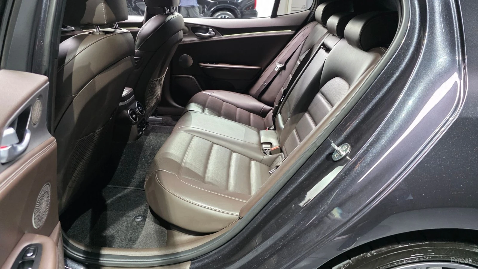 Kia Stinger 3.3T| 370HP| PANO| HUD| 360| �����| MEMORY | Mobile.bg � ����������� 11