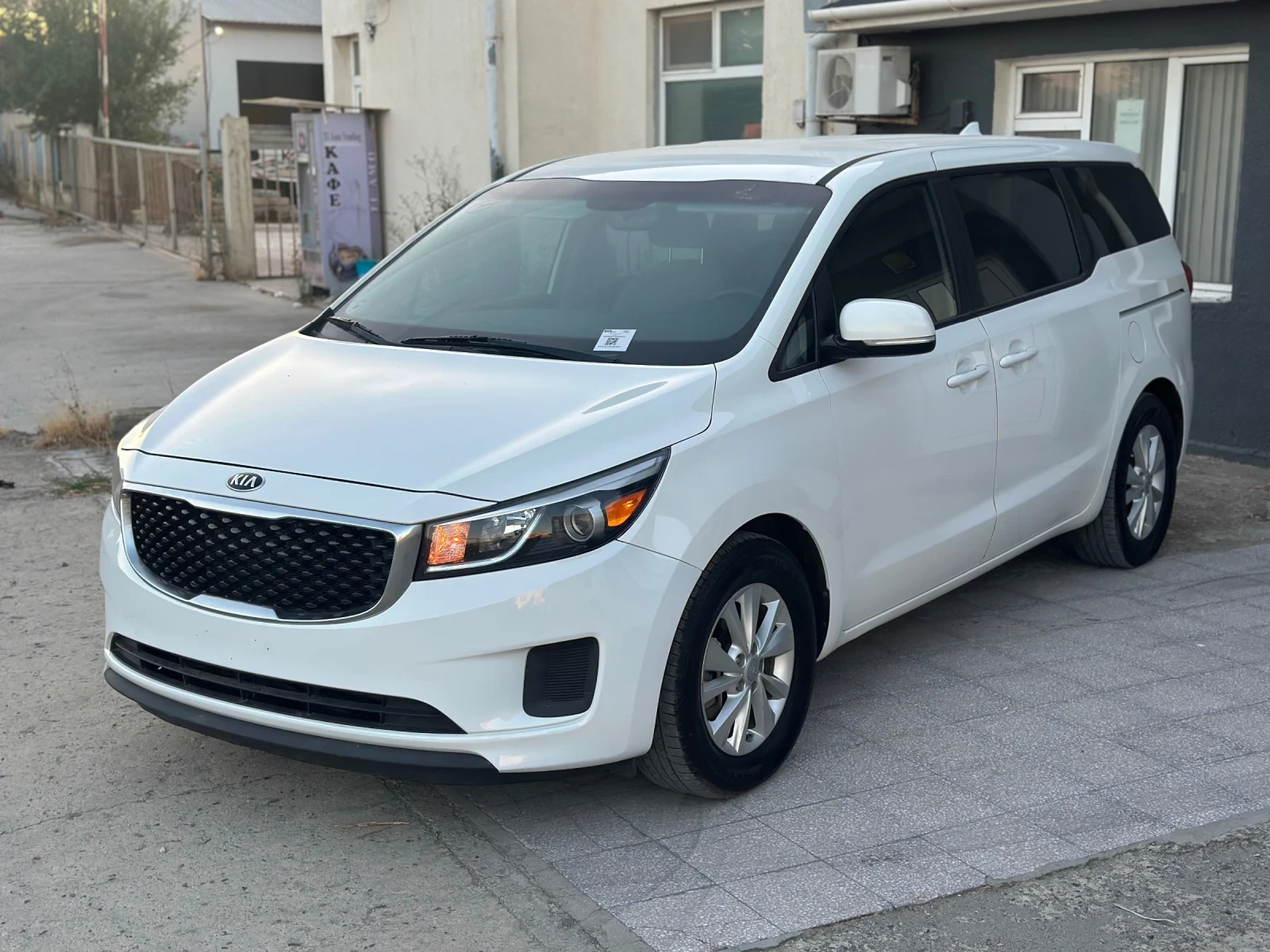 Kia Carnival SEDONA BENZIN, снимка 2 - Автомобили и джипове - 56747425