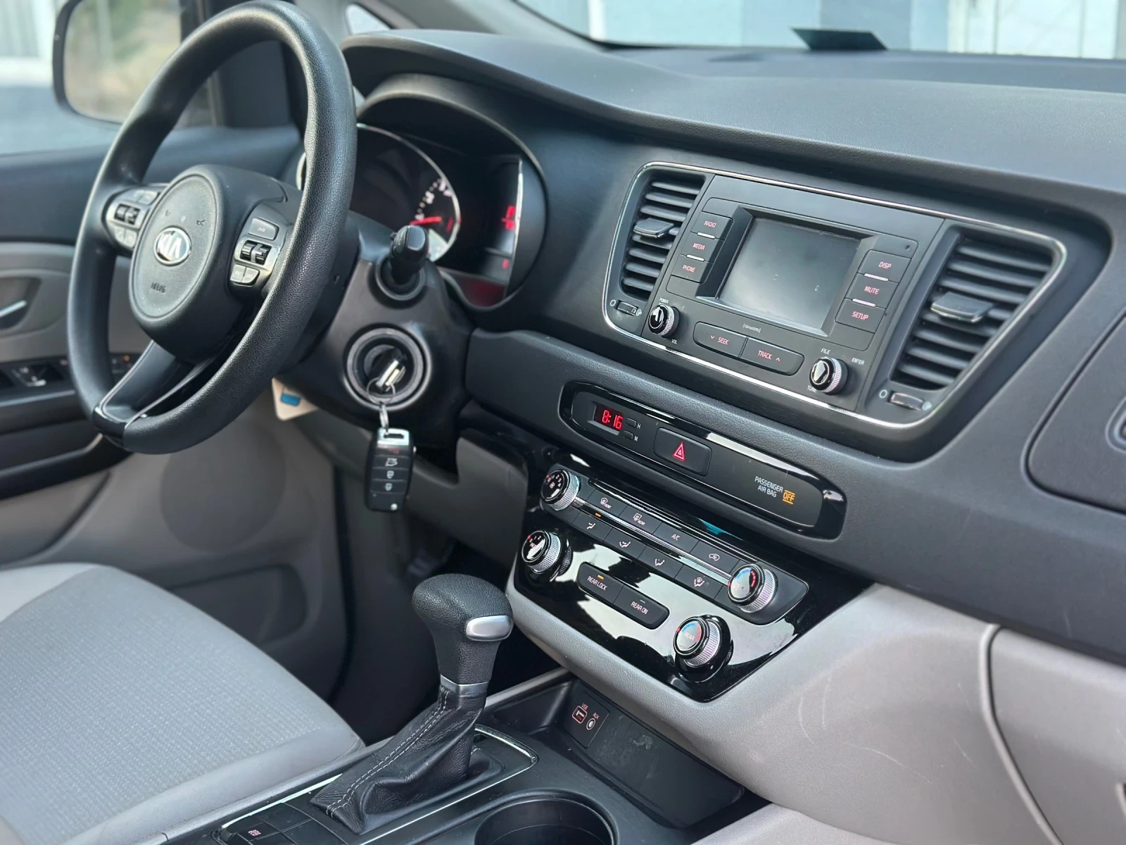 Kia Carnival SEDONA BENZIN, снимка 8 - Автомобили и джипове - 56747425