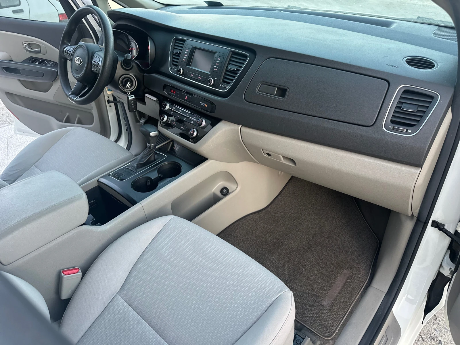 Kia Carnival SEDONA BENZIN, снимка 15 - Автомобили и джипове - 56747425
