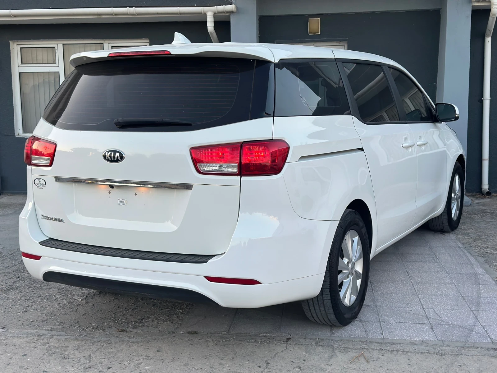 Kia Carnival SEDONA BENZIN, снимка 4 - Автомобили и джипове - 56747425