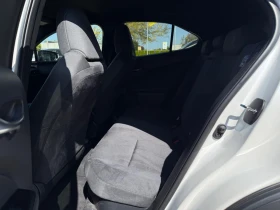 Lexus UX 250h F Sport Design Hybrid 44 000км Перфектен , снимка 13