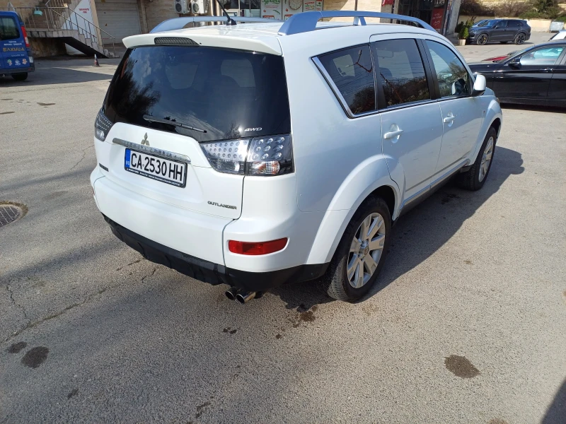 Mitsubishi Outlander 2.2 INSTYLE+ 6+ 1, снимка 4 - Автомобили и джипове - 49608551