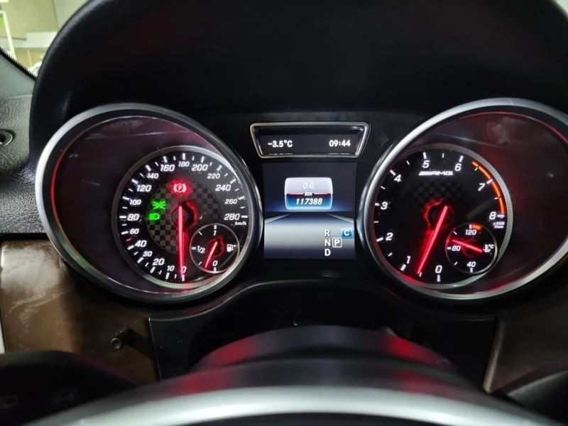 Mercedes-Benz GLE 43 AMG / BLIND SPOT / 360 / PANO / ДВА КЛЮЧА / CARFAX, снимка 9 - Автомобили и джипове - 53248277